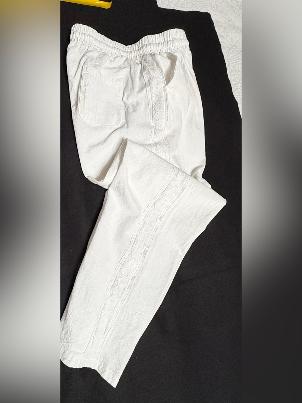 Women’s White Pull-On Pants Lace Side Trim Elastic Waist Pockets